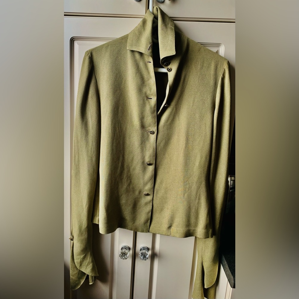 Stunning vintage unique long sleeved blouse✨…all seasons !!